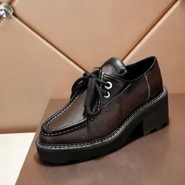 2024 Shoes de pães de grife de designer Casual Beaubourg plataforma derby couro sapatos de laço de borracha borracha de borracha clássica lã de laafer 35-42