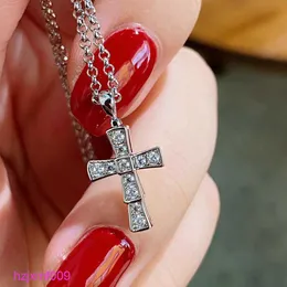 Ley2デザイナーBaolgerペンダントネックレスBaojia Cross Necklace 925 Sterling Silver Plated 18K Inlaid Diamond Snake Bone Full Co