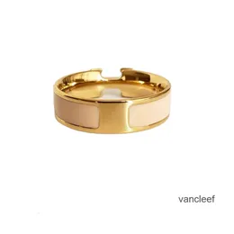 Дизайнерское кольцо Love Новый высококачественный дизайн из титана, классические ювелирные изделия для мужчин и женщин, кольца для пар, группа в современном стиле