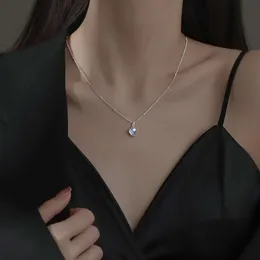 Aço titânio nova moda doce luar pedra colar para meninas fresco e simples pingente redondo com colar corrente neckchain