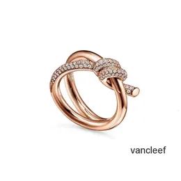 Projektant Love Ring Knot luksus z diamentami pierścionki modowe dla kobiet klasyczna biżuteria 18K Gold Rose Rose Wedding Gift with Box Hurt