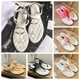 Tasarımcı Ayakkabı Kadın Sandal Fransız Tasarımcı Kadın Terlik Klip Ayak Ayak Tip Sandalet Yaz T Bağlı Bayanlar Ayakkabı Plajı Gündelik Kadın Lüks Kanal Flip Flops Moda