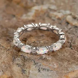 Bagues de cluster CAOSHI Bague de mariage féminine élégante avec pierre d'opale simulée Accessoires de doigt de conception délicate gracieuse pour la fête de fiançailles