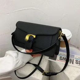 2024 حقيبة يد جديدة ألوان نسائية تقسم الكتف الحقيبة الإبطية الصغيرة ومتعددة الاستخدامات ، حقيبة Crossbody نمط Litchi الأنثى