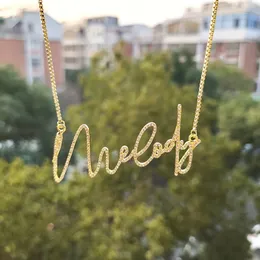 Colar de letras com pingente de cristal para homens e mulheres, joias personalizadas com nome personalizado, colar personalizado com fontes diferentes 240106