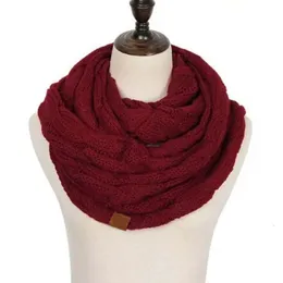 Xeongkvi Europe America Märkning Knitting Scaves Autumn Winter Warm Twist NeckerChief Brand Women Wraps 70*35cm 240108