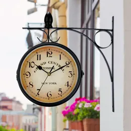 Doppelseitige Bahnhofs-wasserdichte Wanduhr für den Garten, Retro-Wanduhr aus Schmiedeeisen, Metall, geräuschlos, für drinnen und draußen, Dekoration 240106