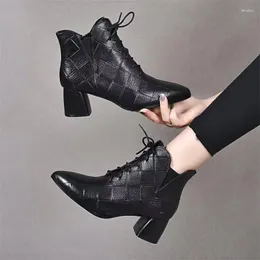 Boots Brand Design Pointed Toe Rubber Sole Saltos Altos Para Mulheres Cross Tied Butterfly Knot Botte Femme Black Lacquer Leather Boot