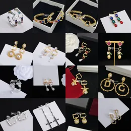 Presentförpackning smycken örhängen studs lady pearl chic örhängen studs vintage 18k guldörhängen charmbultar för fest bröllopsklubb