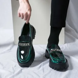 Yeni moda yeşil ayna deri erkekler yükseklik artan platform loafers adam slip-on sıradan büyük boyut 46 elbise ayakkabı