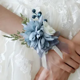 Fiori decorativi Classici corpetti da polso in seta blu polveroso per le donne False rose Damas De Honor Accessori per decorazioni per matrimoni