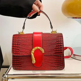 Crocodile Mönster Kvinnors handväska 2024 Ny high-end struktur och fashionabla crossbody-väska, koreansk högt estetiskt värde Enkel axelväska