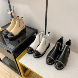 Pantofole di marca di altissima qualità 2024 nuovi stivali corti britannici con piccola fragranza, testa tonda, tacco basso, in pelle, elastici, per donna, Chelsea boot