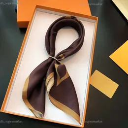 % 100 Mulberry Silk Scarf L Marka V Scarf Çok yönlü küçük kare havlu Age Azaltma Mizaç Zarif başlık elbisesi yumuşak ve rahat cilt