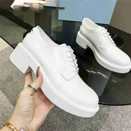 Top Design Dress Shoes Fashion 2024 Pradio Women Leather High Heel Letter Logo Wedding Tourism Holiday Casual Flat Shoes 01-043