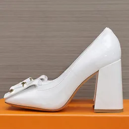 Designer Luxus Kleid Schuhe 2023 Hochwertige Damen Lackleder Pumps Chunky Heels Mode Sexy Party Schnalle Quadratische Zehen 9 cm Hochzeit Schuhgröße 35-42 mit Box