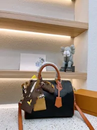 Borse da donna Borsa a cuscino nuovo stile in rilievo Tote Shopping di moda Cartelle Spalla Sciarpa di seta in pelle PU Borse firmate di lusso Borsa hobo Portafoglio busta