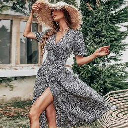 パーティードレスKhalee Yose Leopard Print Women Dress Summer Sexy Vネックスプリットロング女性エレガントなボヘミアンレディースVestido