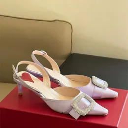 Famose scarpe di marca sandali femminili e tacchi alti famosi designer sandals sandali femminile appuntiti per banchetti di moda errori di lusso di lusso