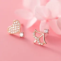 Orecchini a bottone in argento 925 a forma di cuore asimmetrico con freccia trafitta da Cupido con zirconi, semplici gioielli per piercing all'orecchio da donna