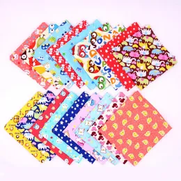 Köpek giyim 60pcs pamuk bandanas toplu toptan satan ürünler köpekler bahar yaz önlükleri eşarp yavru malzemeleri