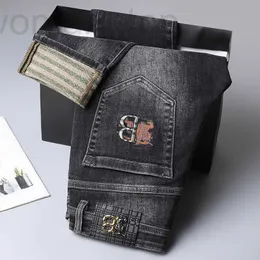 Designer di jeans da uomo Nuovi jeans grigi autunnali e invernali, vestibilità slim da uomo, tubo dritto, elastico in vita centrale, pantaloni casual versatili, pantaloni di marca Chao SPN5
