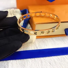 Diov Bangle Designer Bracelets Luxury Jewelry Charm Bracelet Women Letter مطلي بالفولاذ المقاوم للصدأ 18K Gold Wristband Party Associory Hollow OU