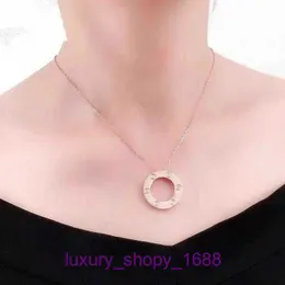 Collana con ciondolo Collare per pneumatici per auto Gioielli di design Collana classica con torta rotonda atmosferica con temperamento alla moda Con scatola originale