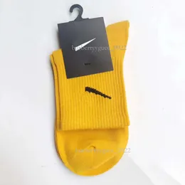 Kadınlar için Tasarımcı Çoraplar Erkek ve Kadın Çoraplar Luxurys Markaları Spor çorap Kış Mektubu Örgü Çorap Pamuk Erkek Çoraplar