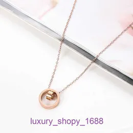 Collar de diseñador de neumáticos para automóviles, collares de joyería de diseño, anillo doble de acero de titanio de alta calidad con diseño femenino, circular clásico con caja original