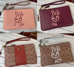 CI189 CF939 CF938 Small Wristlet Rabbit Women Long Wallet Zip Purse 189 939 938 Rabbit Cartoon Pattern Wristband Hands in Hand To Hold The Bag