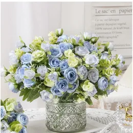 Flores decorativas Mona artificial Rosas silvestres Ramo Seda Planta verde falsa Decoración del dormitorio del hogar Flor de simulación Rosa azul Floral