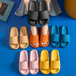 Kvinnor tjocka plattformsmoln tofflor Summer Beach Soft Sole Slide Sandals Men Damer Inomhus Badrum Antislip Home Slippers 240108