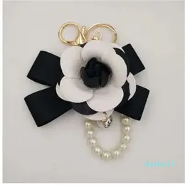 Keyring Black White Leather Camellia Flower Keychain Women Fashion Flower Key Chains llaveros flore Bag Charms