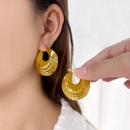 Geometrische unregelmäßige Ohrringe modische Textur, einzigartiger cooler Stil, Faltenohrringe aus Edelstahl mit Kreisen, High-End-Gold