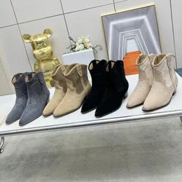 The famous designer highly recommends the classic women's ankle boots, which are a minimalist statement of a pair of boots and interpret versatility size35-40