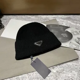 Tasarımcı Beanie Kafatası Kapağı Kış Şapkası Örgü Şapka Casquette Erkekler İçin Lüks Kadınlar Sonbahar/Winte Yün Unisex Sıcak Mektup P