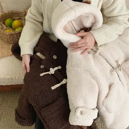 Zagębiony płaszcz polarny dla dzieci dla dzieci dla dzieci dziewczynki aksamitne ubrania izolowane w środkowej długości wietrznej odzieży wietrznej 240108