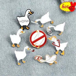 Cisne pequena caixa bonito animal esmalte broches para mulheres homens pinos emblemas dos desenhos animados assustador roupas para animais de estimação pino crianças mochilas