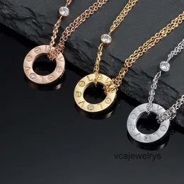 Designerskie naszyjniki klasyczne single kamienna śruba miłosna Dziewczyna Dziewczyna Slajd wisiorek w zawieszka kołnierze Collier Femme 316L Titanium Steel Słynna marka