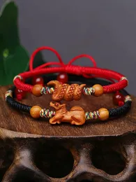 Bangles Doze Zodíaco Coelho Colorido Amuleto Dorje Nó Corda Vermelha Pulseira Charme Pêssego Madeira Lucky Beads Mão String Tai Sui Baby Jóias