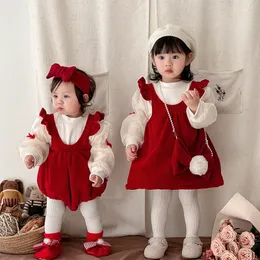 Winter Baby Girl 2pcs Siostra wygląd bawełniany rękaw bąbelkowy plus aksamitne dno topy ramy luźne sukienka romperowa garniturowa torba na łuk 240109