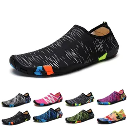 2024 sandálias de designer moda homens praia antiderrapante sapatos de água verão unisex luz suave caminhadas chinelos masculinos tênis slides tamanho 35-45