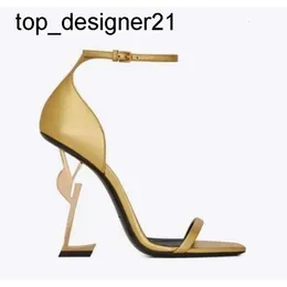 Yeni 24SS Tasarımcı Kadınlar Sandalet y Mektup Yüksek Topuk Patent Deri 7cm 10cm Kadın Siyah Parlak Kırmızı Elbise Düğün Kadın Ayakkabı Yüksek Topuk