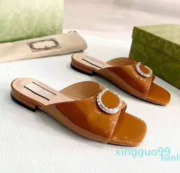 Sandalias dobles con conjunto de cristales, zapatos para mujer, zapatillas con herrajes brillantes, zapatos planos de cuero amarillo, negro y verde, sandalias para caminar para mujer