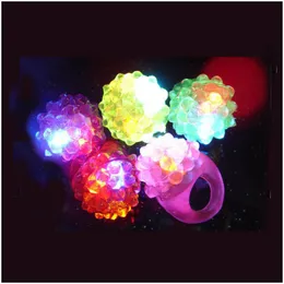 Andra festliga festförsörjningar 500st mti färg Sile Stberry Led Light Up Growing Ring Elastic Soft Finger Rings Ball Kid Children T Dhaii