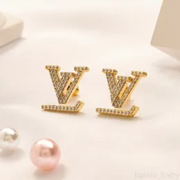 Orecchini di design da donna orecchini a bottone moda stile classico da donna cristallo placcato oro 18 carati orecchini con diamanti accessori per gioielli