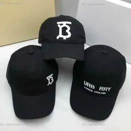 Berretto da baseball da uomo Cappello firmato Berretti burrberry Berretti aderenti fragola Street Casquette Cupola regolabile unisex con lettera ricamata Ombreggiatura Moda Adulto