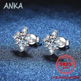 Stud S925 Srebrne kolczyki żeńskie kolczyki kobiety moissanitowe cztery pazury kolczyki ośmiornicy d Kolor 1ct Moissanite Earring YQ240110