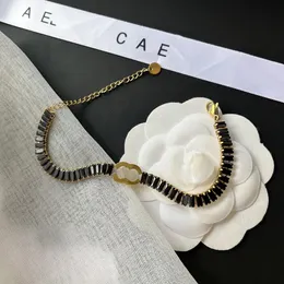 Colar de designer de luxo vintage feminino charme presente colar caixa embalagem boutique jóias aniversário amor presente colar de alta qualidade jóias preto longo corrente